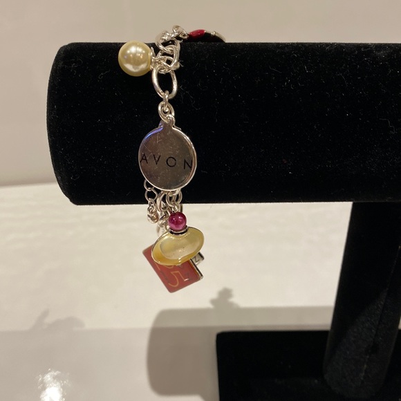AVON 125 Years charm bracelet - Picture 2 of 3